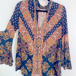 Free people super cool top with flared sleeves